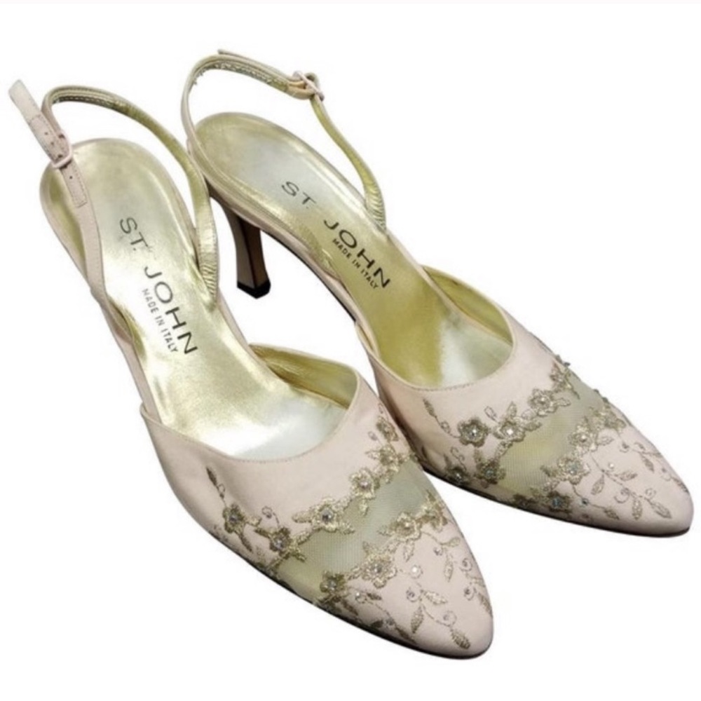 ST JOHN Lace shoes